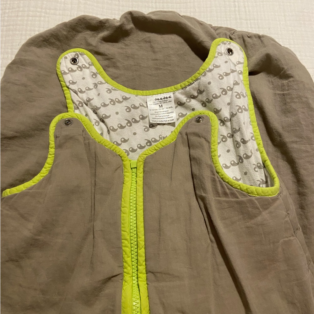 Baby deedee sleep nest original - kahki. size medium (6-18 no) sleep sack.